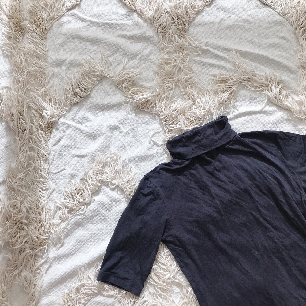 LILIBLEU Short Sleeve Turtle Neck Shirt 💕💕